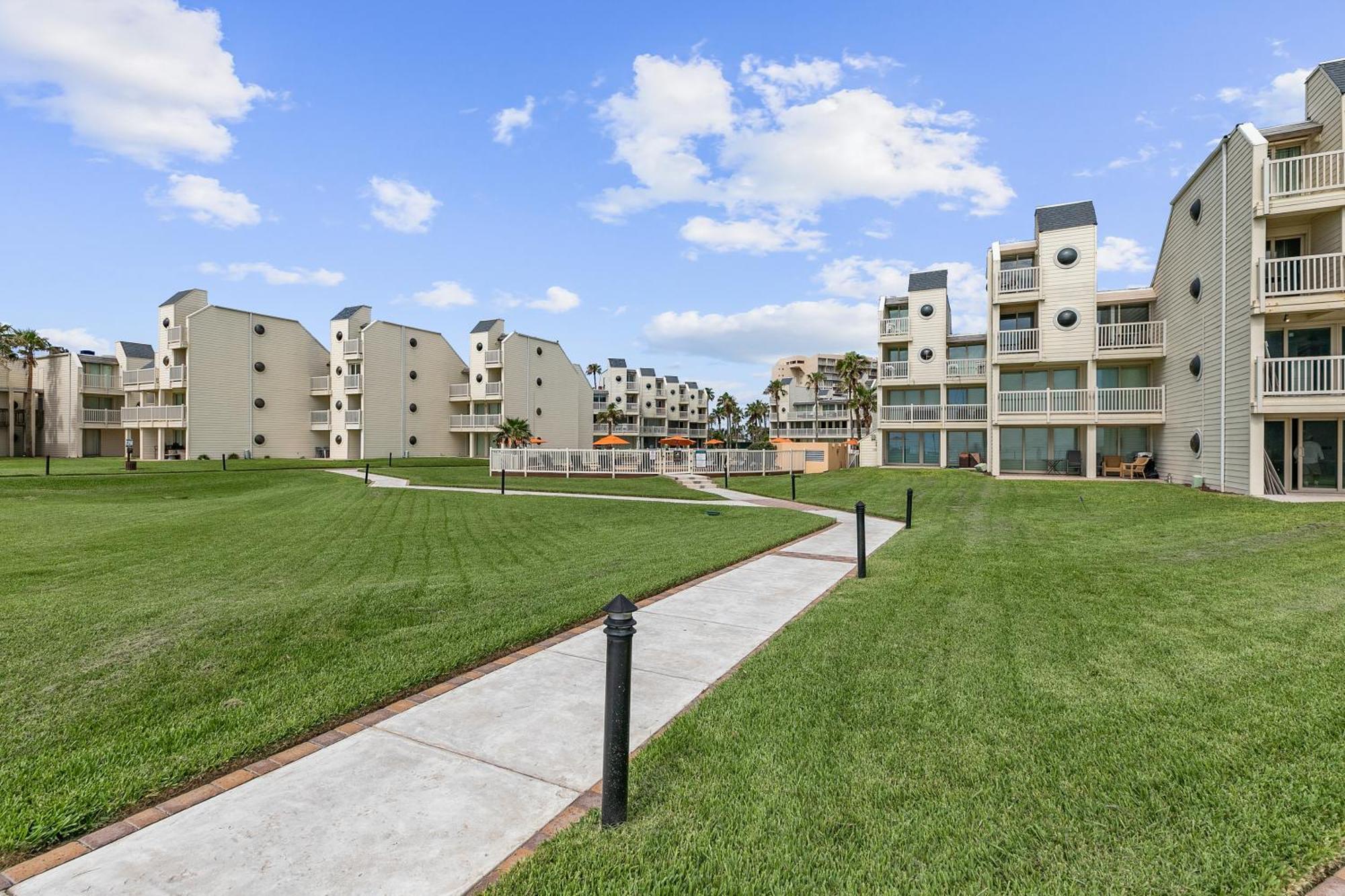 New Stunning Ocean-View Beachfront Resort, Heated Pool! South Padre Island Extérieur photo